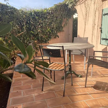 Les Bougainvillees De Camargue Villetelle Room photo