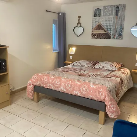 Les Bougainvillees De Camargue Villetelle Room photo
