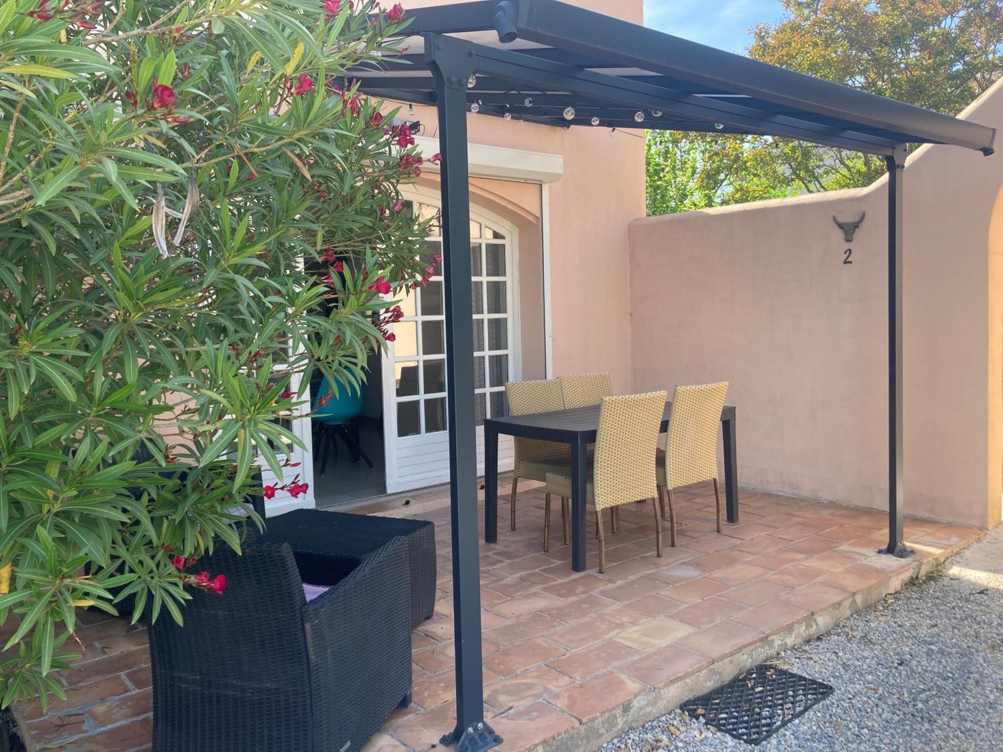 Les Bougainvillees De Camargue Holiday home Villetelle