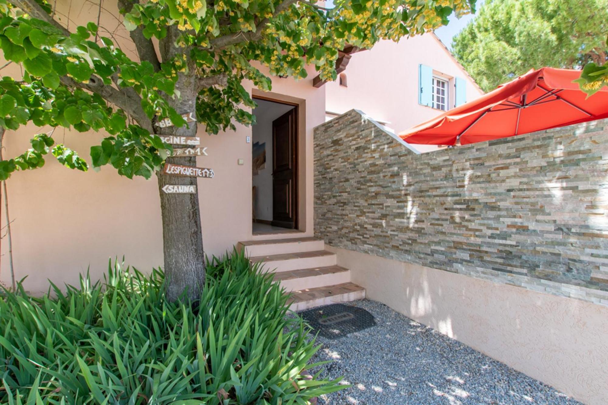 Holiday home Les Bougainvillees De Camargue Villetelle