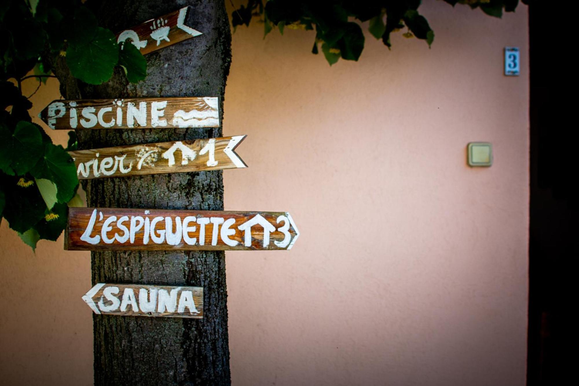 Les Bougainvillees De Camargue * Villetelle