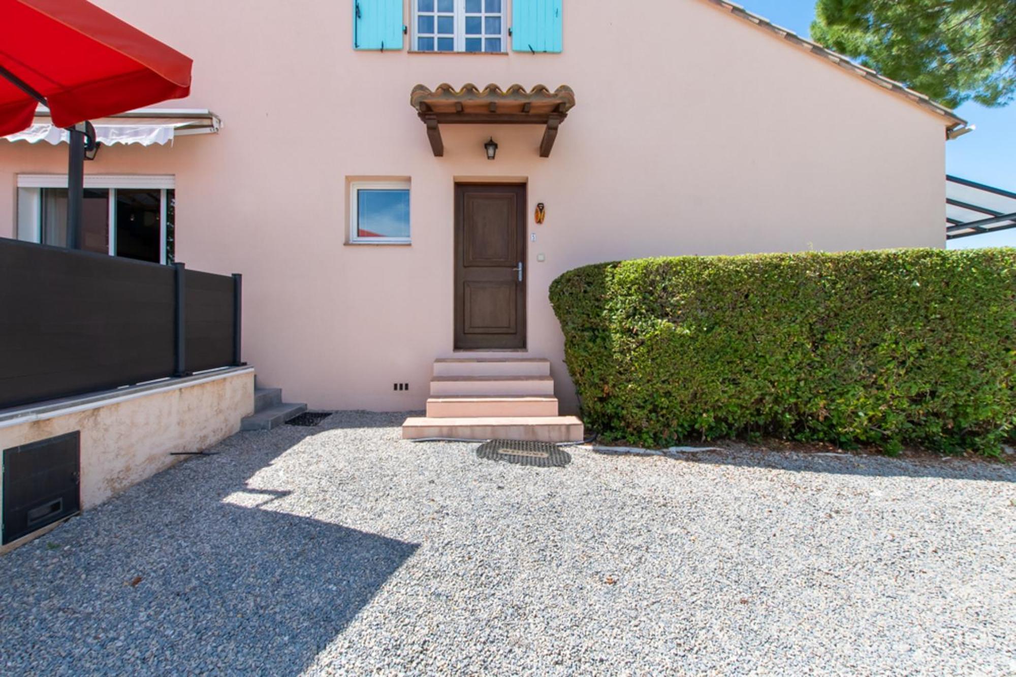 Les Bougainvillees De Camargue Holiday home *