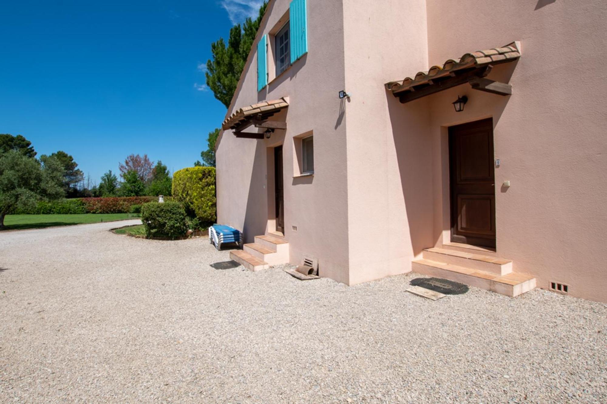 Les Bougainvillees De Camargue Holiday home *